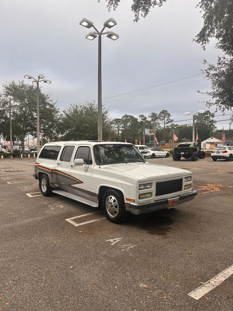 1990 GMC Suburban's photo