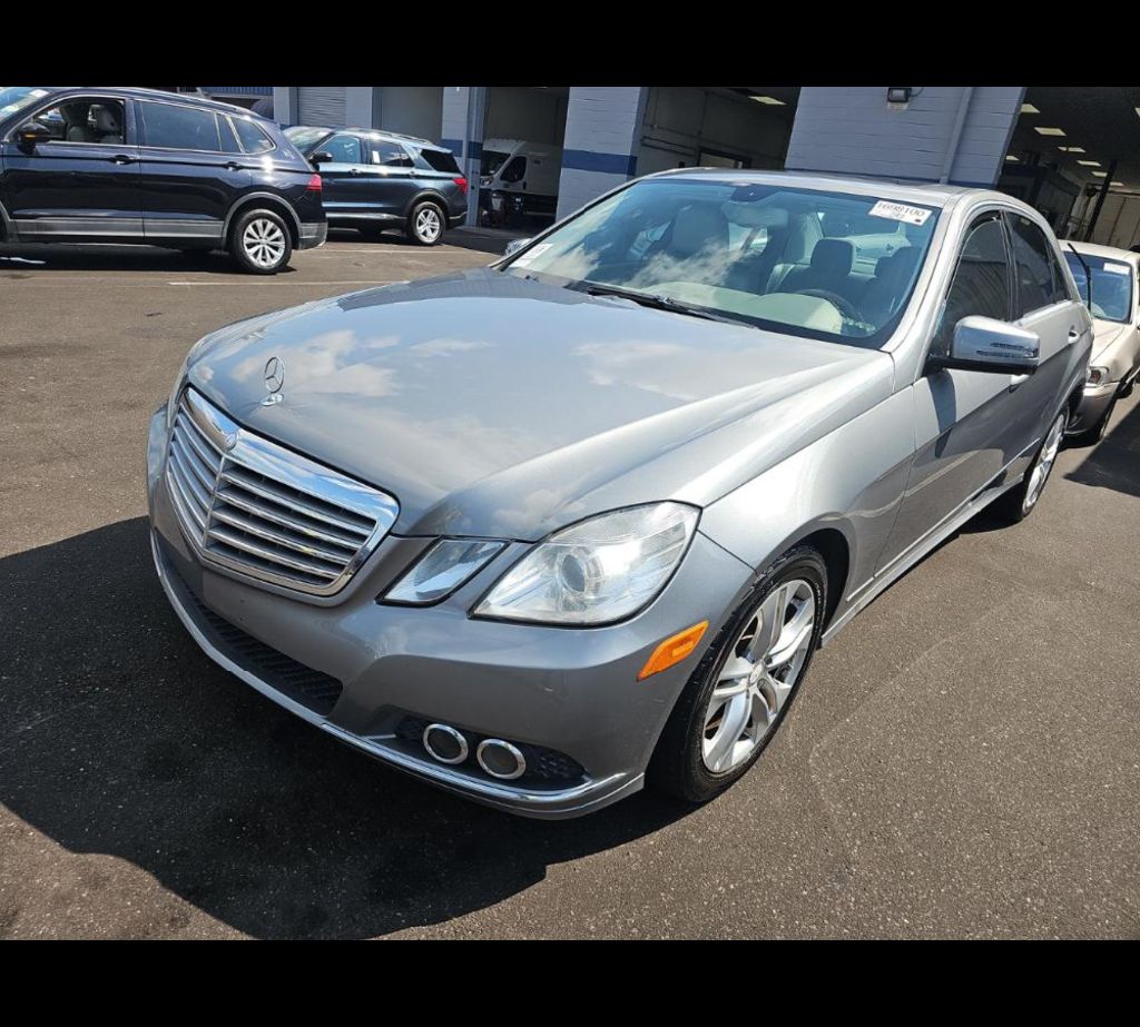 2011 Mercedes-Benz E-Class E350 Luxury's photo