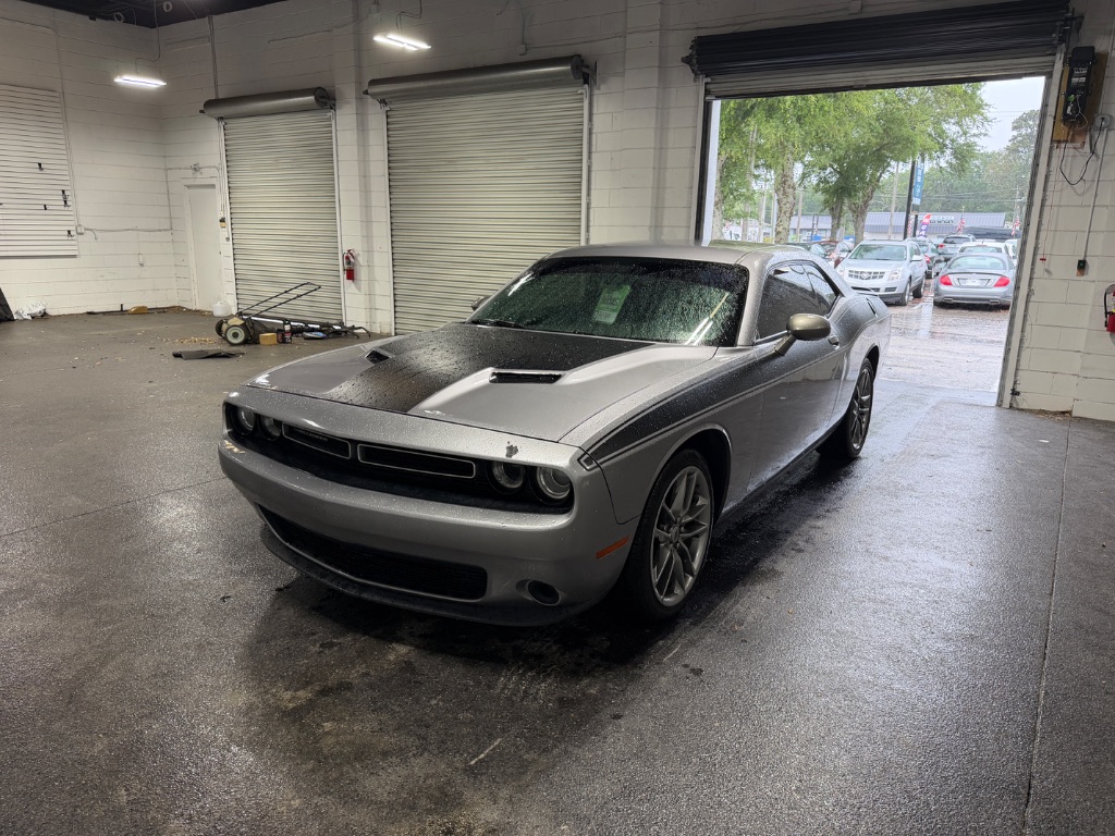 2017 Dodge Challenger SXT's photo