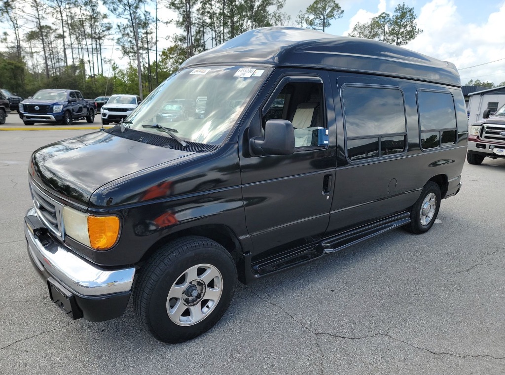 2004 Ford E-Series E-150 Van's photo