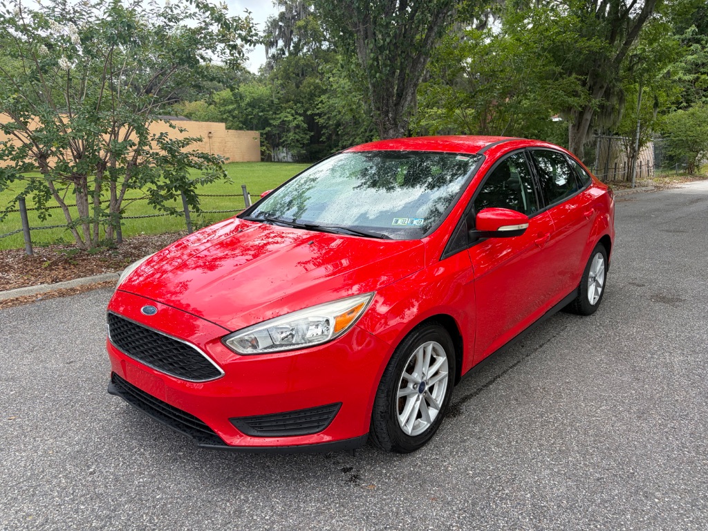 2017 Ford Focus Sedan SE's photo