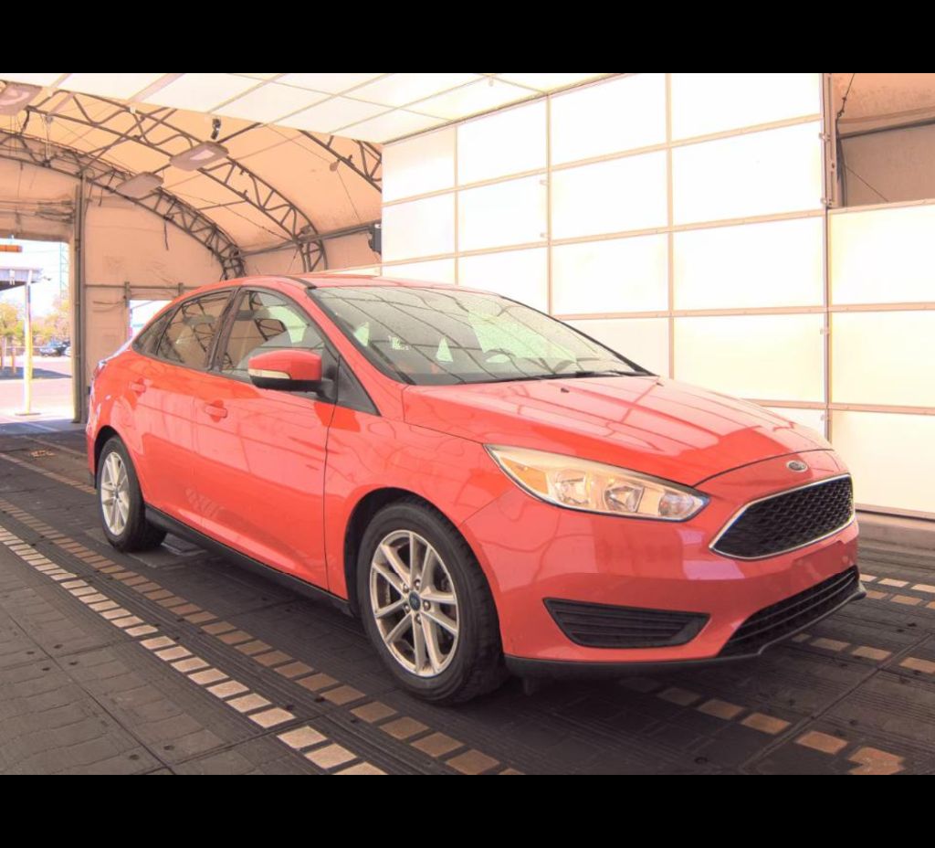 2017 Ford Focus Sedan SE's photo