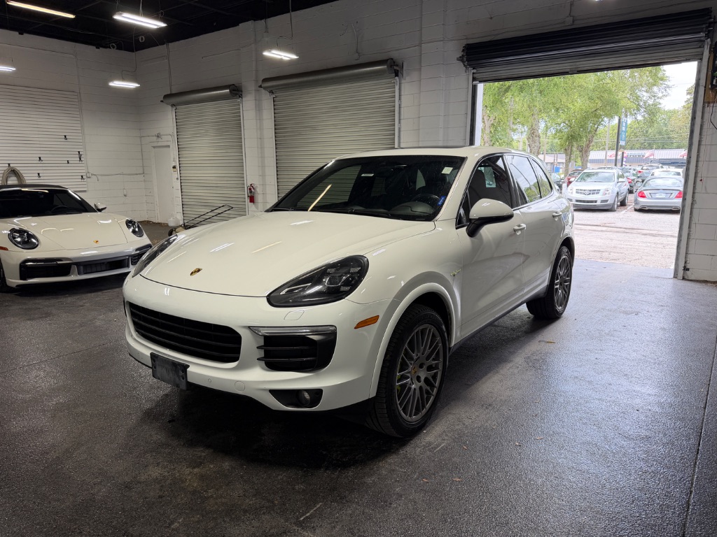 2017 Porsche Cayenne S E-Hybrid's photo